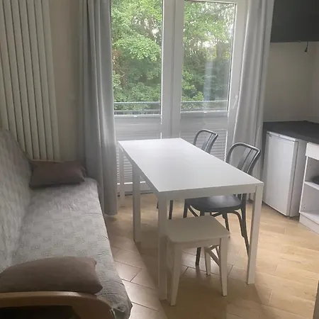 Goscinne Orlovo Dt شقة *